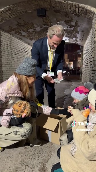 Store manager helps customer in need — heartwarming act explained