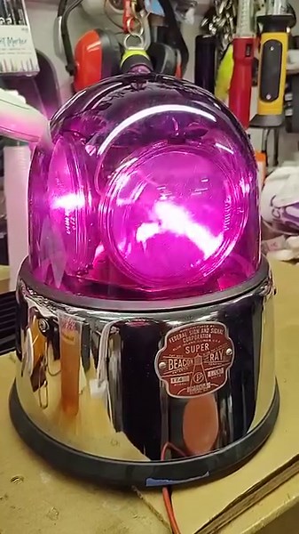 Vintage Federal Beacon Ray purple dome 174, restored by the late John Dorgan. #funetorium #funeralfinds #funeralhistory #funeralhome #ambulancelhistory #emergencyequipment #emergencylight #federal #beaconray #gumball #light #blinkythings #delaware | Funetorium