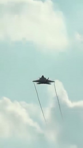 322K views · 10K reactions | Too funny.. Blackhawk run-up and taxi  : @militaryplanespotting #aviation #flying #pilot #airforce #military #navy #airshow #aerobatics #avgeek #aviationlovers #instaplane #jet #fighterjet #aircraft #planeporn #aviationphotography #aviationlife #flight #pilotlife #airplane #aerospace #planespotting #aviation4all #aviationdaily #instaaviation | Air Supremacy | Facebook