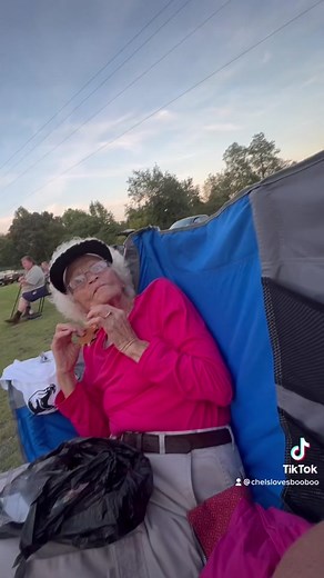 Boo Boo and Chels (@chelslovesbooboo)’s videos with original sound - Boo Boo and Chels