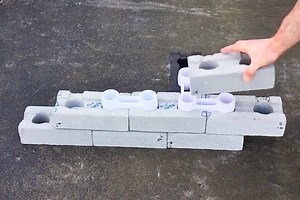 Linko, l'invention d'un insert en plastique (recyclé) pour assembler les briques sans ciment, comme des LEGO