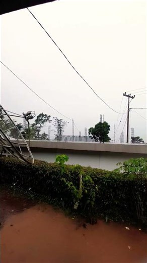 Hujan Siang di Desa Indonesia Timur 🌧️ Suara Alam yang Bikin Tenang & Ngantuk