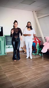 18K views · 27K reactions | Looking to my eyes #fyp #trending #viral #top #dance #80s #music #hits #retro | Agavik Valencia | Facebook