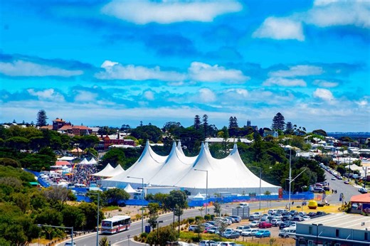 20 Crazy Music Stunts That Broke World Records