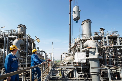 Ab dem 31. Mai 2021 stand das Herz der BASF für etwa 2 Monate still. Aus dem Steamcracker II, der größten Anlage in Ludwigshafen, wurde die größte Baustelle im Werk. Ein Team von BASF inside durfte die Abstellung exklusiv über mehrere Wochen begleiten. 🔧🔨⚙2.200 Tonnen Gerüstmaterial, 2.100 Einzelmaßnahmen und 1.500 Arbeiterinnen und Arbeiter, die 24 Stunden am Tag nur ein Ziel verfolgen: Die größte Abstellung am Standort Ludwigshafen zu einem erfolgreichen Ende zu bringen. Wie gelingt es bei e