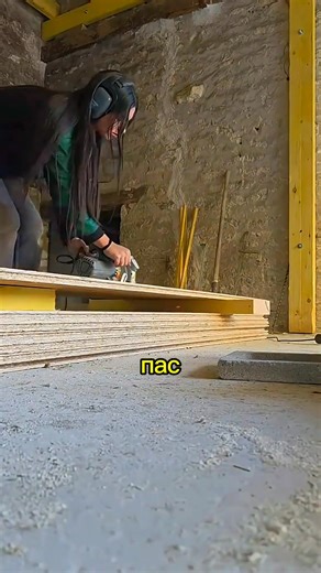 Без лифта, без мужиков: Девушка строит ИДЕАЛЬНЫЙ пол на чердаке за копейки! #дом #своимируками #дизайн #ремонт #стройка #строительство