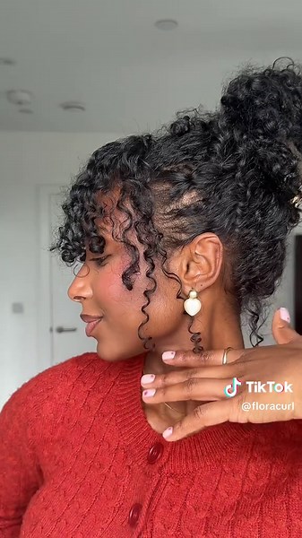 Autumn Curly Hairstyle Tutorial with Sweet Hibiscus Foam