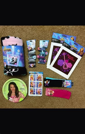 Pt. 5 — More Hannah Montana stuff I owned 🤍✨ And no, this still isn’t everything. From random merch to little things I begged my mom for every time we went out — if it had Hannah Montana on it, it came home with me. She wasn’t just a show… she was a whole era of my life, and I’ll forever stand on that. 💖🎤 #Disney #DisneyChannel #Disneystore #HannahMontana #nostalgia