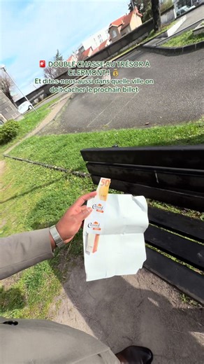 💰 Aujourd’hui on ne cache pas un… mais DEUX trésors ! Oui vous avez bien vu 👀 2 billets sont cachés quelque part… 🎯 Le premier qui trouve repart avec. 📍 Les indices sont dans la vidéo… ouvrez bien les yeux. ⚠️ Quand vous trouvez un billet, pensez à le signaler en commentaire pour éviter que les gens se déplacent pour rien. 🔥 Et dites-nous aussi dans quelle ville on doit cacher le prochain billet. Bonne chance à tous 👀💰 #ChasseAuTresor #ClermontFerrand #Auvergne #BonPlan #Jeu