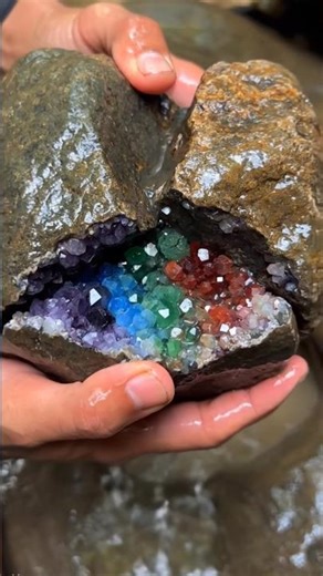 The process of finding gold | finding gold in bedrock fragments | finding gold nuggets worth $2500