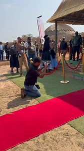 Ngibona abantu bebabaza isitulo esihlezi u Premier wakwa Zulu Natal. Cha lapha umpheme la Ingonyama ezobukela khona izintombi ezizobeka umhlanga, akukabi sekundleni lapho khona kuzothulwa khona izinkulumo. Ngisho ngabe kuthiwa owaliphi Iqembu uNdunankulu ebezohlala la kuso lesiya esimhlophe. Okwesibili umcimbi owengonyama bakwethu yiyo okumele ihlale kahle. | Izindaba Zomphakathi