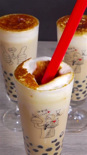 黒糖ブリュレタピオカミルクティー(Brown Sugar Brûlée Bubble Milk Tea)【バズったらメニュー化！？】パリッと炙った黒糖と濃厚ミルクの禁断ドリンク池袋にある【ココチーノ】