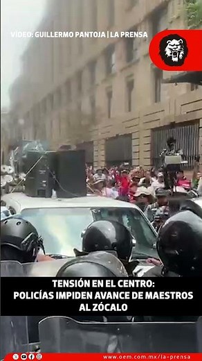 🚨👀Tension downtown: Police block teachers from advancing to the Zócalo