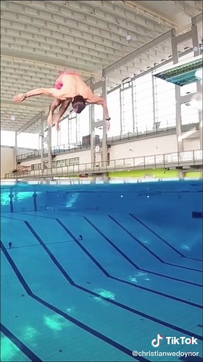 I'm better at backflips underwater. #backflip #pool #dive #pirbadet #fyp #foryou #highdive