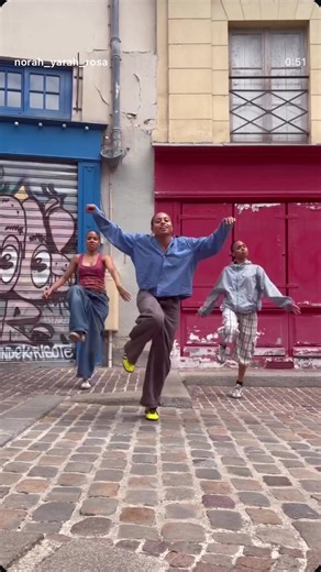 Out and about in Paris 🇫🇷 ____________________________ Song/Artist: The Drop - Pharcyde _____________________________ #pharcyde #thedrop #norahyarahrosa #Letithappen #hiphop