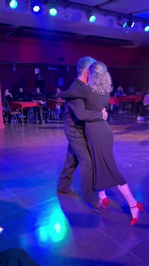 Luis Solanas y María José Iglesias bailando: “Viento Norte “ de la orquesta Sexteto Cristal.