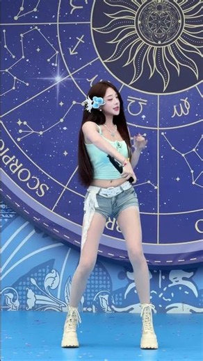 🩵好喜欢这个薄荷绿～ #北京欢乐谷 #夏浪狂欢节 #白丝 #女团大长腿 #纯欲天花板