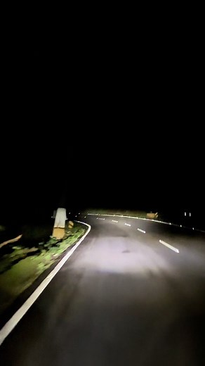 Pada malam 1 januari 2026. q dan suami pulang dari situbondo menuju bondowoso sekitar pukul 02.30 dini hari melewati arak2 Bondowoso. suasana serasa sunyi tapi kami memberanikan diri melewati arak2 dg pemotor tunggal. pertama memasuki arak2 pyuussssss bulu kudu berdiri semua, seakan memasuki dunia lain tanpa penerangan jalan dan hanya lampu sepeda. suasana sunyi sepi tanpa ada suara 1 jangkrikpun terdengar. kami berusaha menghilangkan rasa takut itu dengan bercerita menggunakan suara yg sangat k