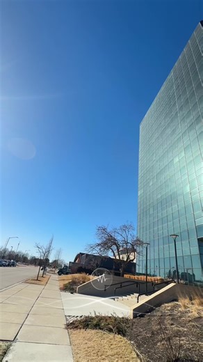 🧧 大年初二 · Schaumburg 新房顺利过户 从去年7月签约，到今年2月交付。 整整 7 个月等待，今天终于在 Schaumburg 顺利完成 Pulte 新房过户。 开发商新房不只是“等交房”， 合同细节、升级选择、验房整改、利率变化，每一步都要盯紧。 春节过户，寓意很好。 新年开门红，也祝业主在新家万事顺遂 🏡✨ — 陈乾坤 芝加哥地产经纪人