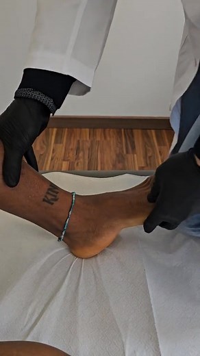 Navicular Adjustment #feet #piede #ankle #chiropractic #chiropractor #crack #crackingbones #osteopatia #andiamoneiperte #fyp #fypagee #fblifestyle | Il Doc Osteopata