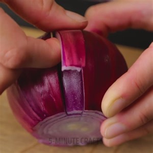 How to peel an onion easily: | 3-Minute Hacks