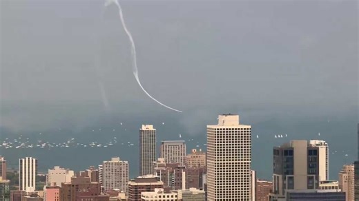 Stunning aerial displays at Chicago Air & Water Show 2025 in USA