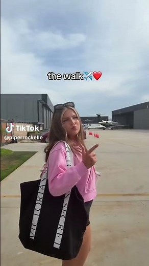That walk tho.. 🥶