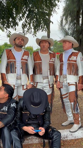 Tan alegre que es bailar 💃🏻🕺🏽 #BandaM1 🐂