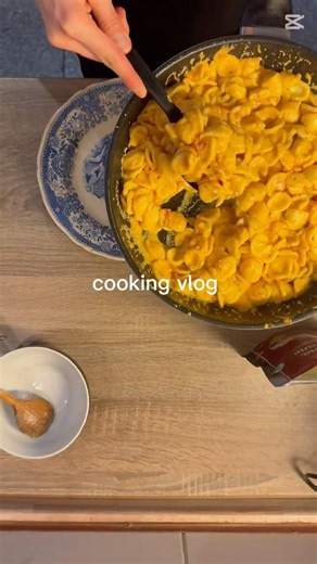 Orecchiette con pomodori al forno, ricotta, parmigiano, basilico e tanto amore.