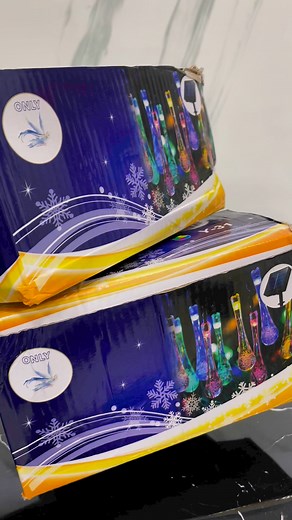 Luces Led Solar Gota de Agua (Y-31) - Luces de Reno de alce saltador- El producto genera energía solar, la almacena en la batería y la convierte en electricidad.- Se puede instalar en el jardín, césped y otros lugares - Sin cableado es todo lo que necesita tu hogar- Cuando el sol brilla durante el día, la lampara solar se apagara y la batería se cargara automáticamente - Iluminación de vacaciones- Fiestas de Navidad- Decoración de patio de habitación----------------------------------------------