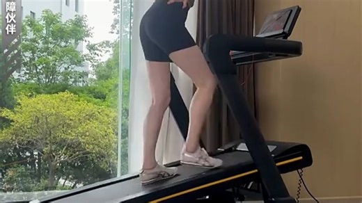 麦瑞克跑步机运行稳定，高速跑步无打滑感