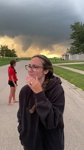 Need a little wind here. #tornado #midwest #sisterschaseingstorms | winds in the east
