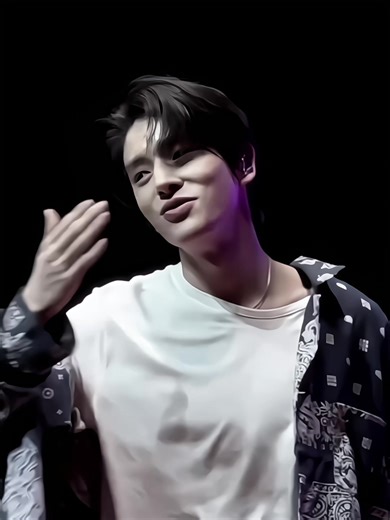 Cerita Malam: Pertemuan dengan Jake di Toko