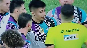 145K views · 1K reactions | Estas son las que se cobran en el futbol con los perros cuando te ganan la pelota porque estas gordo y para simular gritas falta | Trozes Piribebuy HD | Facebook