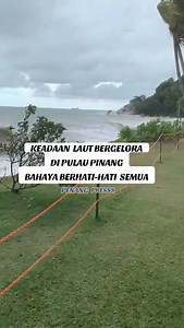 Video rakaman orang awam di pantai di Penang amat mengerunkan dan bulan ini angin kencang melanda di kawasan utara. Kepada orang awam dan rakyat Penang kurangkan aktiviti berhampiran pantai jika keadaan cuaca tidak mengizinkan. 🎥 Kamarul Onn / Penang Press | Kelab Melayu Pulau Pinang