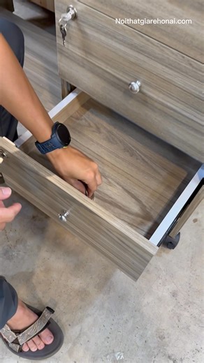 92K views · 705 reactions | Smart Furniture Idea – Secret Desk Compartment #videos #furniture #wood #virals #woodwork #money #viralreelschallenge #viralchallenge | NỘI THẤT GIÁ RẺ | Facebook