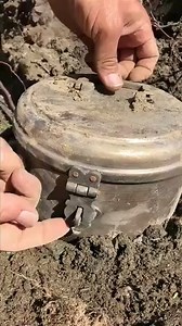 1.8M views · 6.2K reactions | Treasure hunting by metal detecting [ jar full of gold ] #treasurehunt #metaldetecting #metaldetector #treasure #fypシ #xhunter | Benjaminton | Facebook