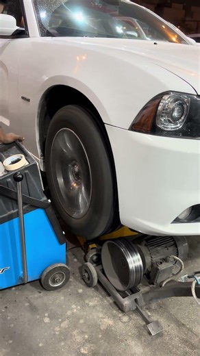 Wheel Balancing of Dodge charger #mechanic #tipsandtricks