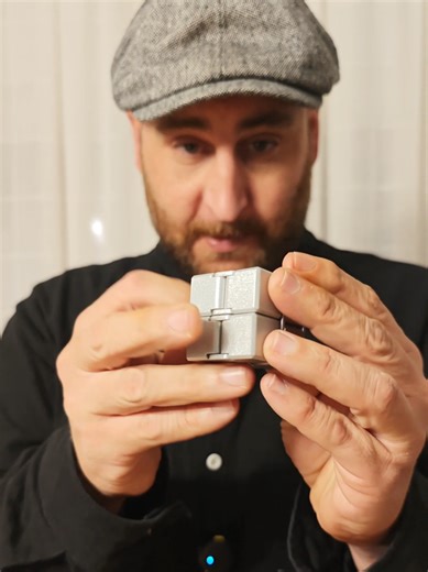 Nuevo Juguete de Dedo – Cubo de Plata ✨ Infinity Cube super resistente para liberar estrés al instante. Perfecto como regalo sensorial para adultos y adolescentes: suave, adictivo y diseñado para durar. InfinityCube #JugueteSensorial #Antiestres #RegalosOriginales #FidgetToy #OfertasTikTok