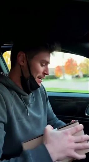 "Thief Surprised by Massive Green Powder Explosion! 💚💥"