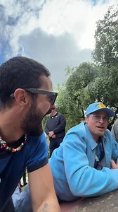 Brad Pitt y el tio Berth cumpliendo el sueño de ver la carrera The Isle Of Man TT