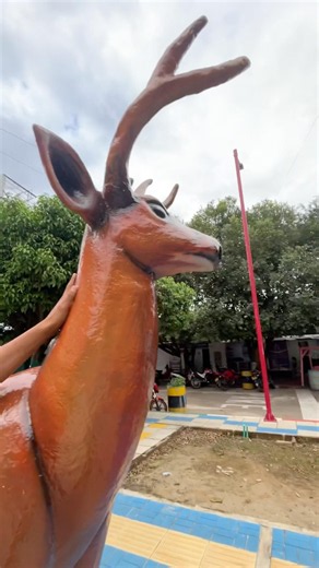 The biggest deer in the world😱