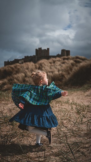 Sybbie 👧🏼 and I had a magical Northumberland adventure at the weekend that took in two castles and an 11th Century church! Our favourite place though, has to be the utterly enchanting Bamburgh Castle, which is right on the beach. Plenty of running, splashing, jumping, skipping, and more running! 🏃‍♂️🏰⛱️👨‍👧 #northumberland #northumberlandcoast #nature #naturelearning #daddydaughterday #daughter #princess #wildling #beach #coast #castle #castles #bamburgh #bamburghcastle | The Grizzly Forage