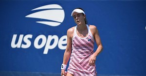 Vidéo - La joueuse de tennis Alizé Cornet sanctionnée pour avoir enlevé son t-shirt sur le court