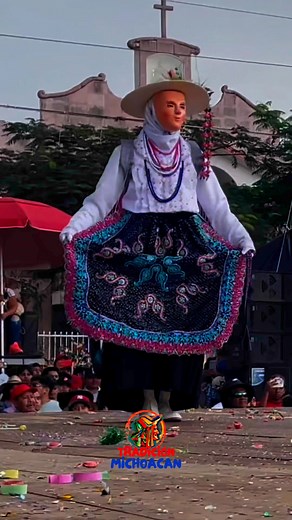 🌸 “La Maringuía: Alma y Esencia de la Danza de los Lurpites” 🌸Acompáñanos a conocer a este personaje lleno de historia, tradición y alegría que da vida a una de las danzas más representativas de nuestra cultura.#LaMaringuía #DanzaDeLosLurpites #TradiciónViva #CulturaMichoacana #OrgulloDeMiPueblo #FiestaYTradición #RaícesQueBailan #HerenciaCultural #FolkloreMexicano #MichoacánEsCultura #DanzaTradicional #identidadvisual @destacar | Tradición Michoacán