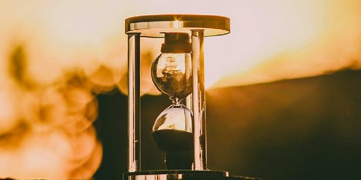 70 Time Flies Quotes to Get Your Priorities Straight