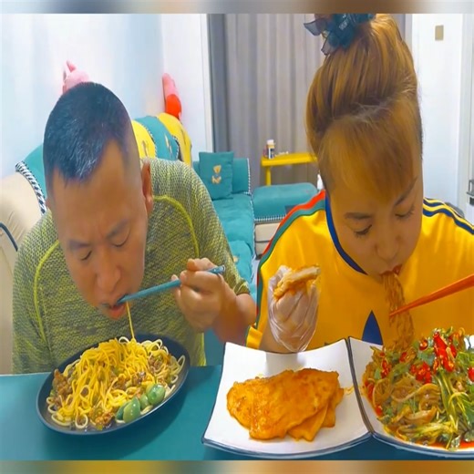  Shrimp Eating Contest 藍 Family Laugh So Loud Together! #fblifestyle #FoodChallenge #ASMRMukbang #MukbangShow #EatingShow #FamilyMukbang #ASMRChallenge | Food ASMR Daily | Facebook