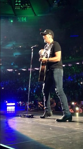 Luke Bryan Hunting Fishing and Loving Everyday. Madison Square Garden #lukebryan #concert #country