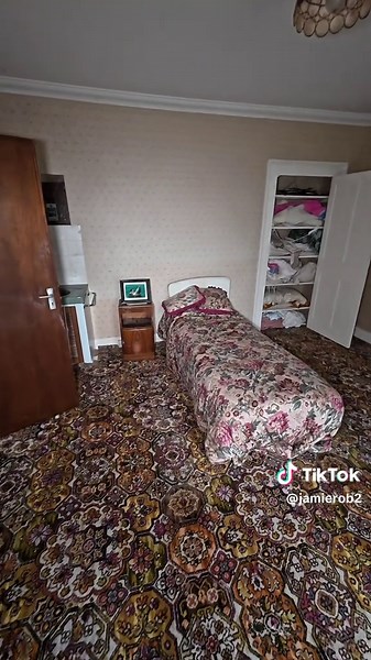 Exploring the Abandoned Hotel Frozen In Time