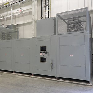 Metal-enclosed capacitor banks